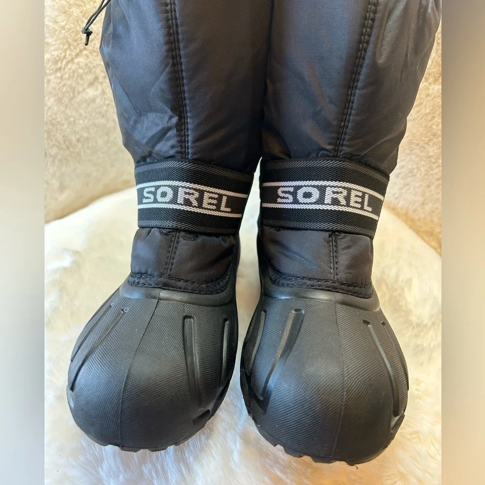 Sorel Chariot black insulated mid calf weather proof snow boots Sz-youth 4.‎  D